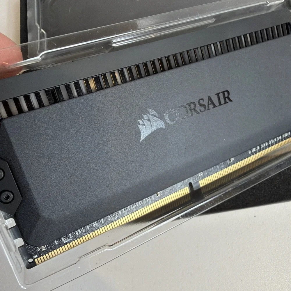 Corsair Dominator Platinum RGB 32GB (2x16GB) DDR4 RAM 3466MHz CMT32GX4M2C3466C16